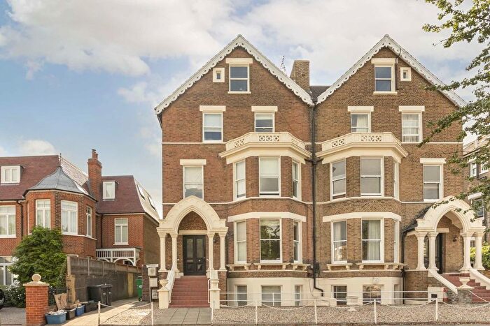 1 Bedroom Flat For Sale In Kew Gardens Road, Kew, TW9