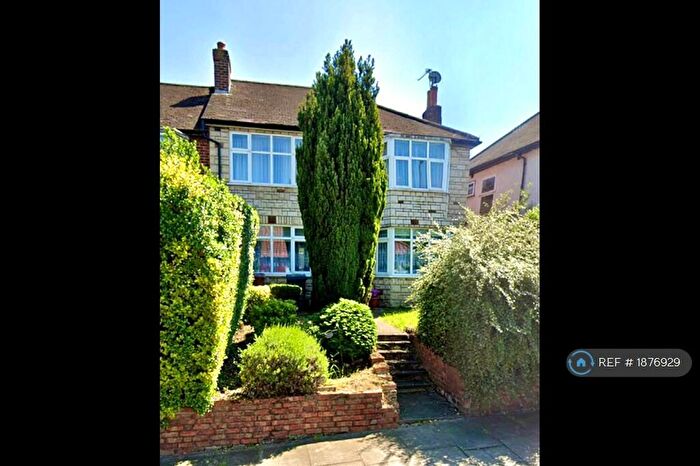 2 Bedroom Maisonette To Rent In Selwyn Court, Edgware, HA8