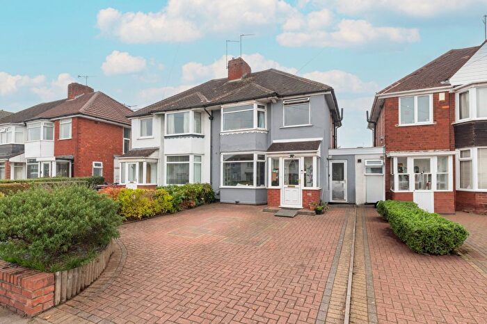 3 Bedroom Semi-detached House For Sale In Lincoln Road North, Birmingham, West Midlands, B27
