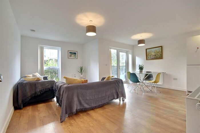 2 Bedroom Flat For Sale In Pennant House, Cross Street, Portsmouth, PO1