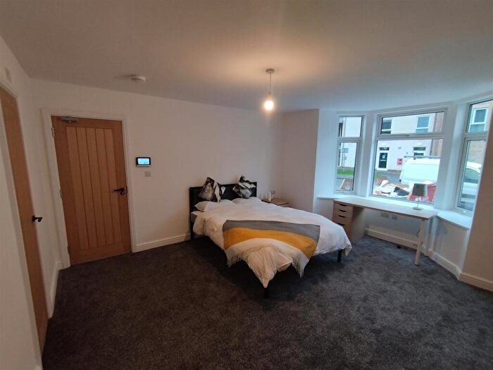1 Bedroom House To Rent In *En-Suite Couples Rooms* West Hill Drive, Mansfield, NG18