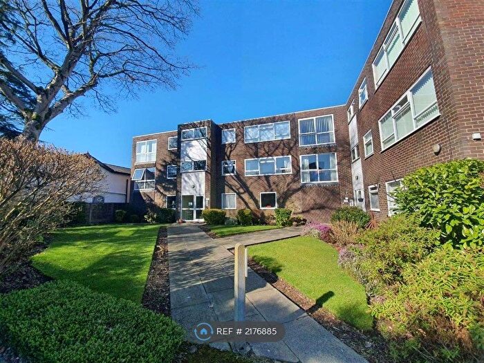 2 Bedroom Flat To Rent In Devon Mews, Whitefield, Manchester, M45