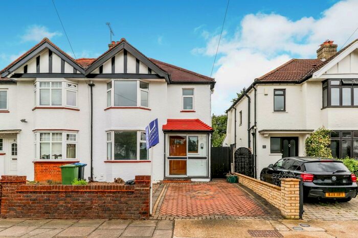 3 Bedroom Semi-Detached House To Rent In Princes Avenue, Surbiton, KT6