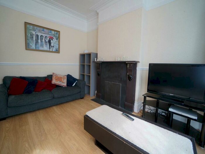 7 Bedroom House To Rent In Farrar Road, Bangor, Gwynedd, LL57