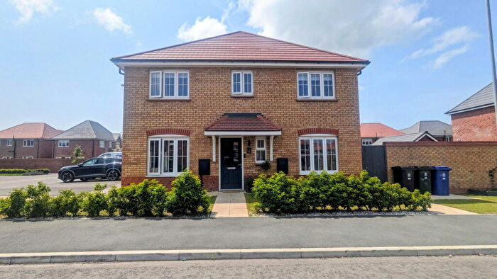 3 Bedroom Semi-Detached House For Sale In Mill Race Close, Ormskirk, L40