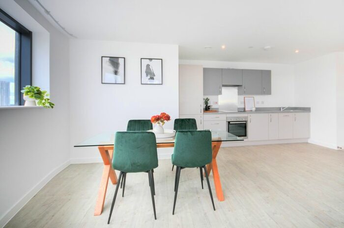 2 Bedroom Flat To Rent In Furness Quay, Salford, M50