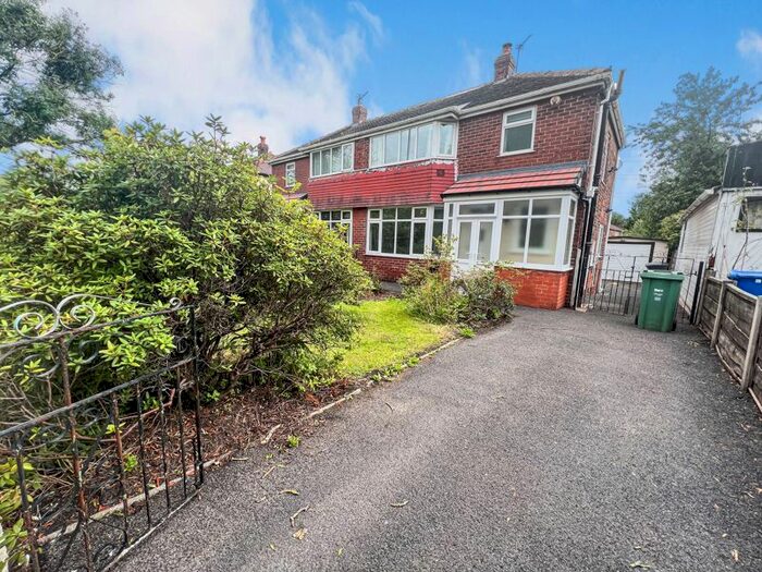 3 Bedroom Semi-Detached House To Rent In Thatch Leach Lane, Whitefield, Manchester, M45