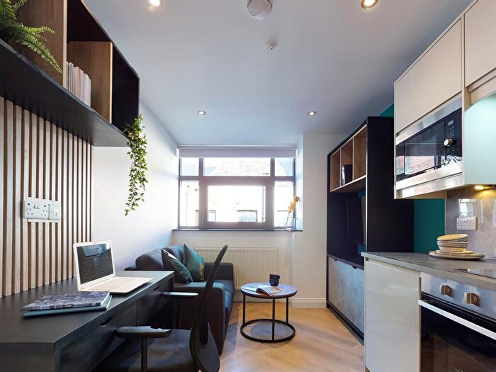 1 Bedroom Apartment To Rent In Apt, South Parade #, LS1