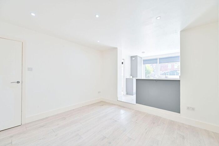 2 Bedroom Flat For Sale In Central Road, Sudbury, Wembley, HA0