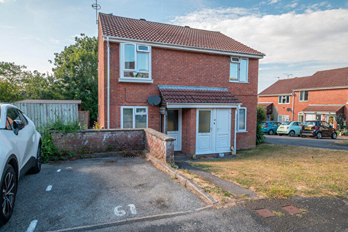 2 Bedroom Flat For Sale In Valley Park Drive, Clanfield, PO8