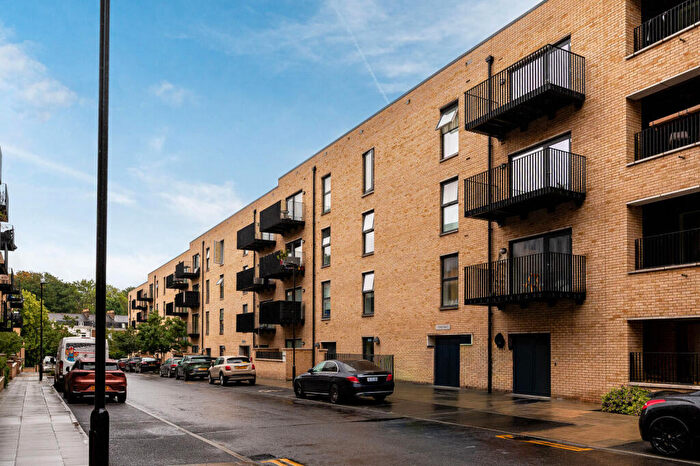 2 Bedroom Flat For Sale In Finlay Court, Woolwich, London, SE18