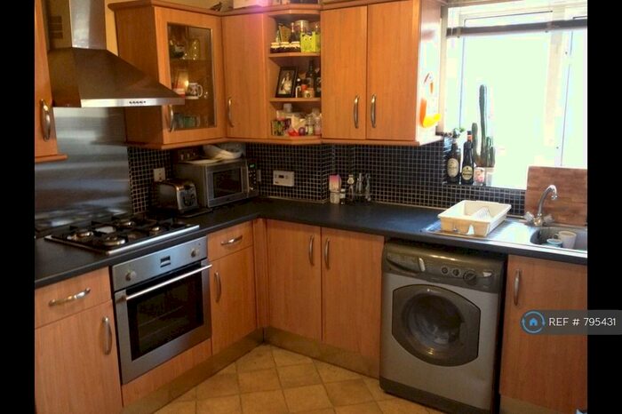 1 Bedroom Flat To Rent In Capstan Road, London, SE8
