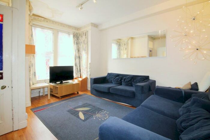 6 Bedroom Terraced House To Rent In Burchett Grove, Hyde Park, Leeds, LS6