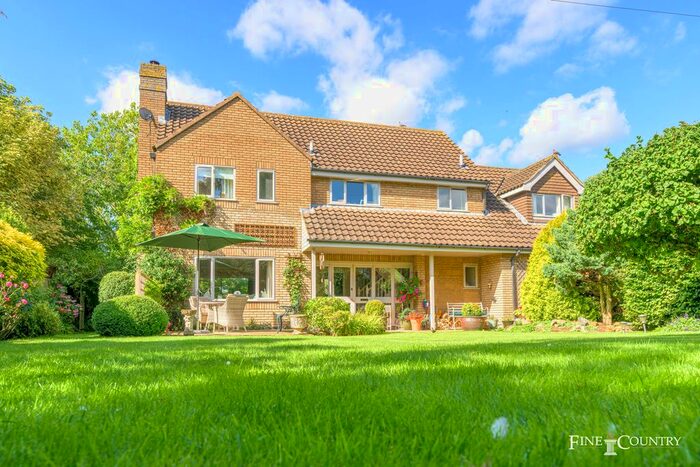 4 Bedroom Detached House For Sale In Hannahs Field, Ridlington, Oakham, LE15