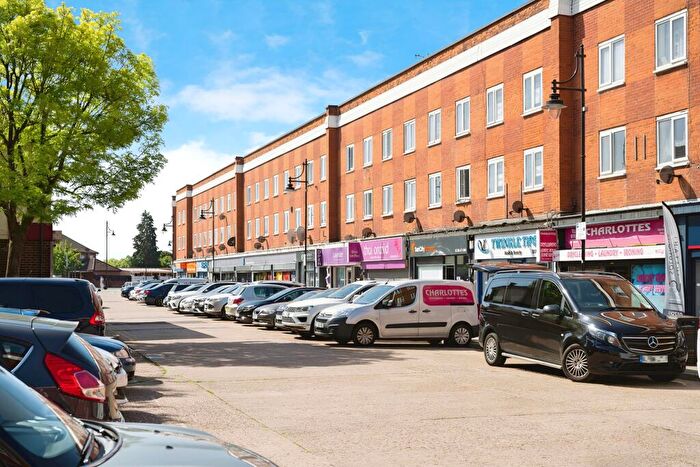 3 Bedroom Maisonette To Rent In Elm Park, Hornchurch, RM12