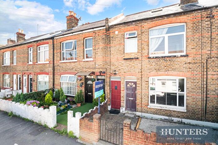 2 Bedroom Maisonette For Sale In Washington Road, Worcester Park, KT4