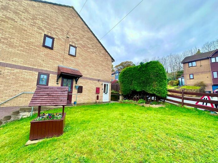 2 Bedroom Flat To Rent In Cotswold Close, Newport, NP19
