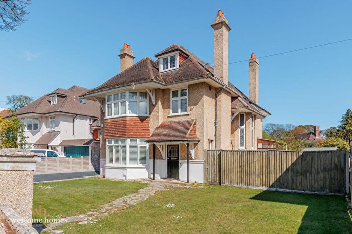 2 Bedroom Flat For Sale In Chessel Avenue, Bournemouth, BH5