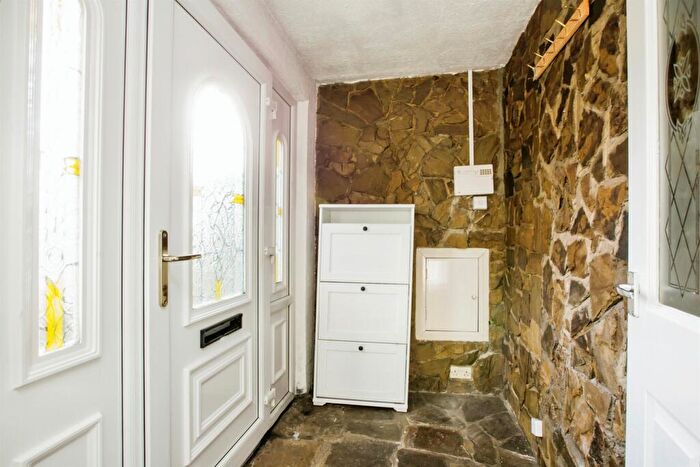 2 Bedroom Semi-Detached Bungalow For Sale In Longhouse Drive, Denholme, Bradford, BD13