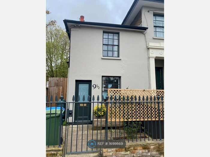 1 Bedroom Flat To Rent In Blenheim Grove, London, SE15