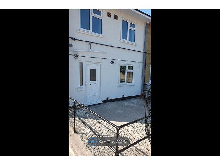 2 Bedroom Maisonette To Rent In Tadworth Parade, Hornchurch, RM12