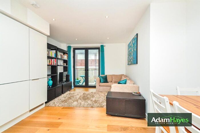 1 Bedroom Apartment To Rent In Totteridge Lane, Whetstone, N20