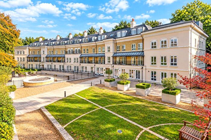 2 Bedroom Flat For Sale In Heathside Crescent, Woking, Surrey, GU22