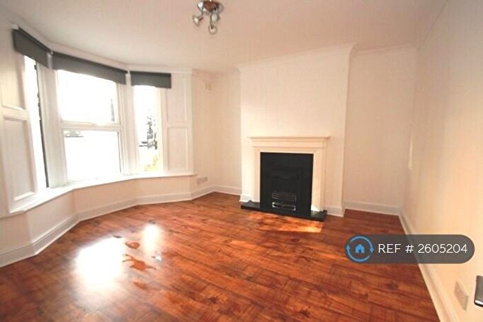 1 Bedroom Flat To Rent In Bow, London, E3