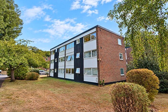 2 Bedroom Apartment For Sale In High Point, Weybridge, KT13