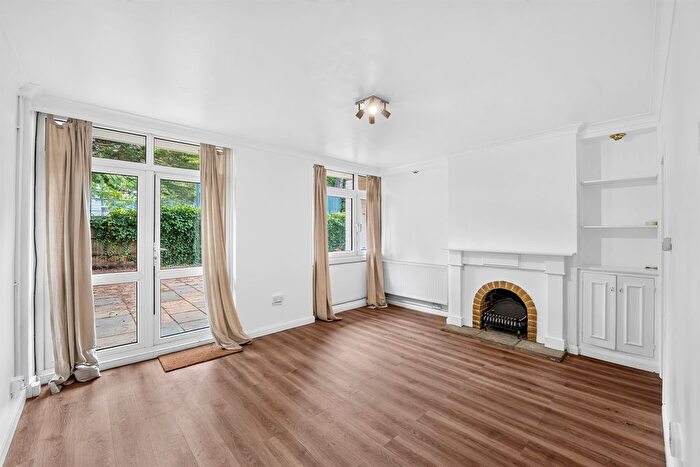 3 Bedroom Flat For Sale In Limpsfield Avenue, London, SW19
