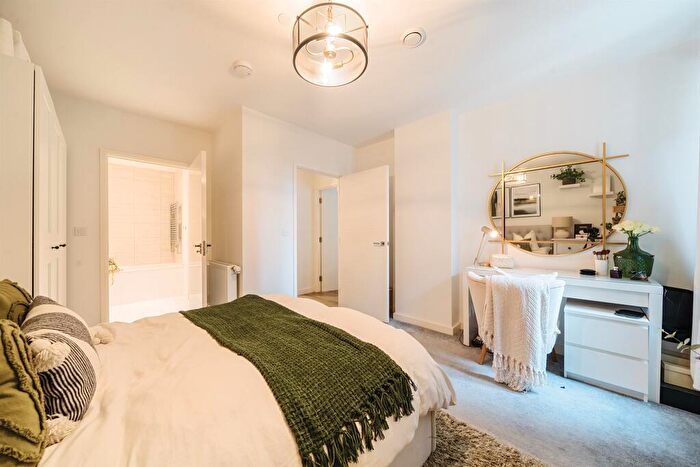 1 Bedroom Flat For Sale In Lakeside Drive, London, NW10