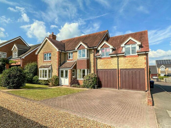 5 Bedroom Detached House For Sale In St. Michaels Close, Brinkworth, SN15