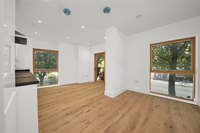 2 Bedroom Flat To Rent In Kingsland Road, Shoreditch, E2
