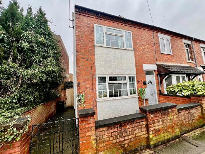 3 Bedroom End Of Terrace House To Rent In With Parking & Garage - Rushton Road, Desborough, NN14