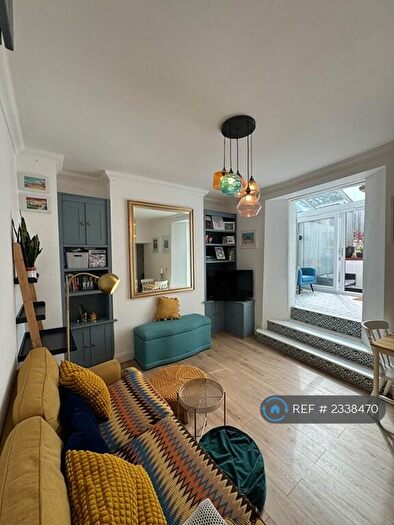 1 Bedroom Flat To Rent In Hillside, Bristol, BS8