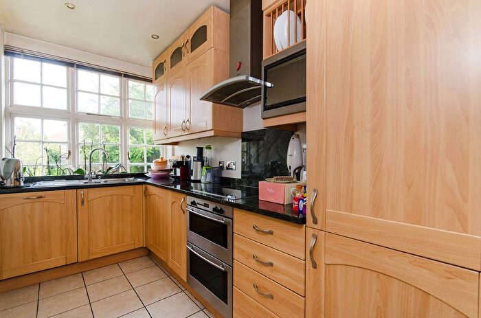 3 Bedroom Terraced House To Rent In Fowlers Walk, Ealing, London, W5