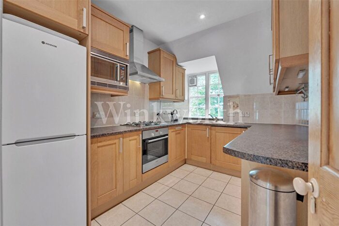 2 Bedroom Flat To Rent In Hampstead Way, London, NW11