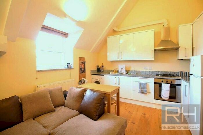 2 Bedroom Apartment To Rent In High Street, London, Hornsey, N8
