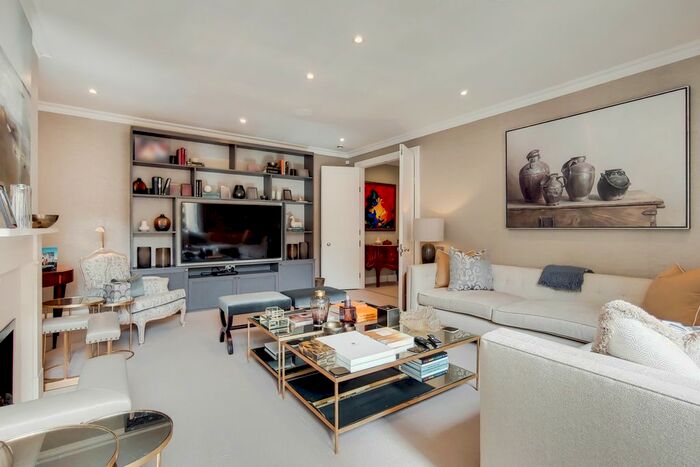 3 Bedroom Property To Rent In Dorset Mews, London, SW1X
