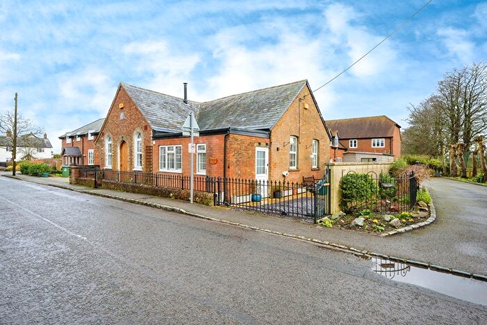 3 Bedroom Cottage For Sale In Bowling Alley, Oving, Aylesbury, HP22