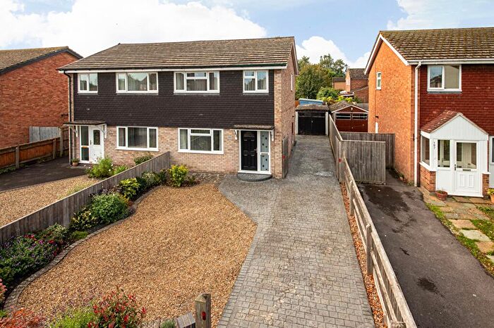 3 Bedroom Semi-Detached House For Sale In Sinodun Road, Didcot, OX11