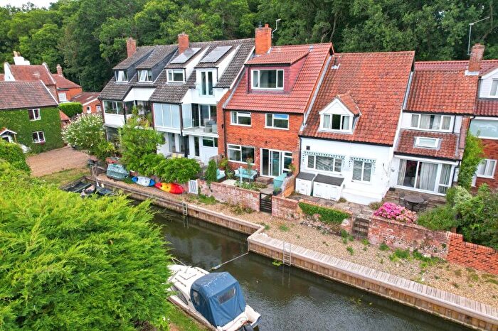 Semi-Detached House For Sale In Coltishall, NR12