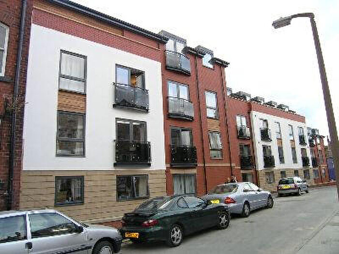2 Bedroom Flat To Rent In Bennett Road, Leeds, LS6