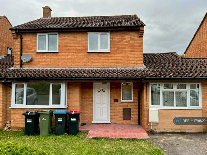 4 Bedroom Detached House To Rent In Dexter Avenue, Oldbrook, Milton Keynes, MK6