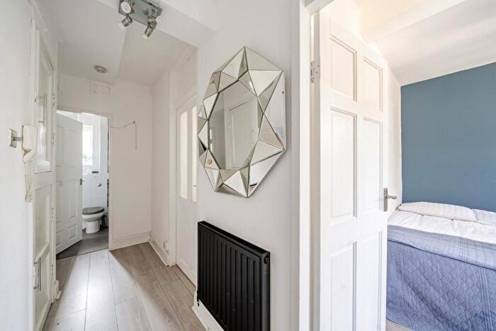 1 Bedroom Flat For Sale In King Henrys Road, Primrose Hill, London, NW3