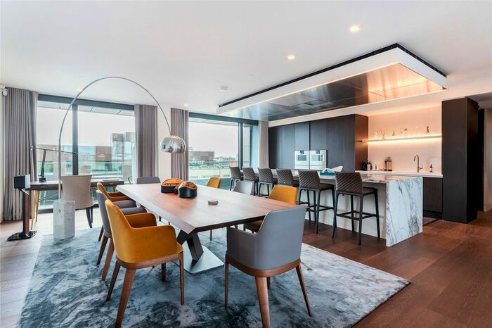 3 Bedroom Flat To Rent In Rathbone Place, Fitzrovia, London, W1T