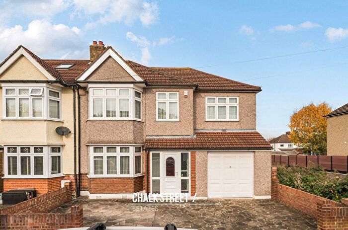 4 Bedroom Semi Detached House For Sale In The Avenue, Hornchurch, RM12