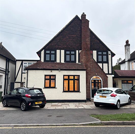 4 Bedroom Detached House To Rent In Redden Court Road, Romford, RM3