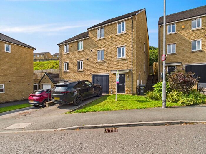 3 Bedroom Semi-Detached House For Sale In Fountain Head Road, Halifax, West Yorkshire, HX2
