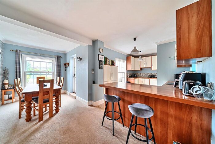 4 Bedroom Town House For Sale In High Street, Aylesbury, HP18